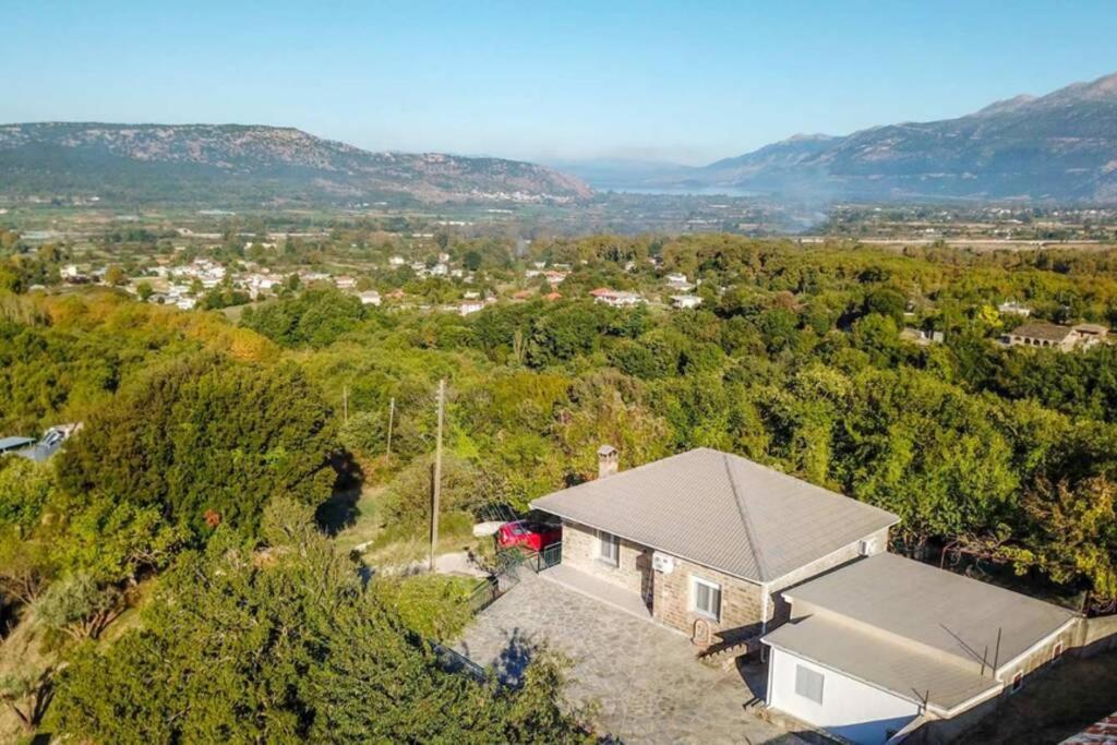 Breathtaking Lake View Cottage With A Fireplace Next To Ioannina City! Ngoại thất bức ảnh