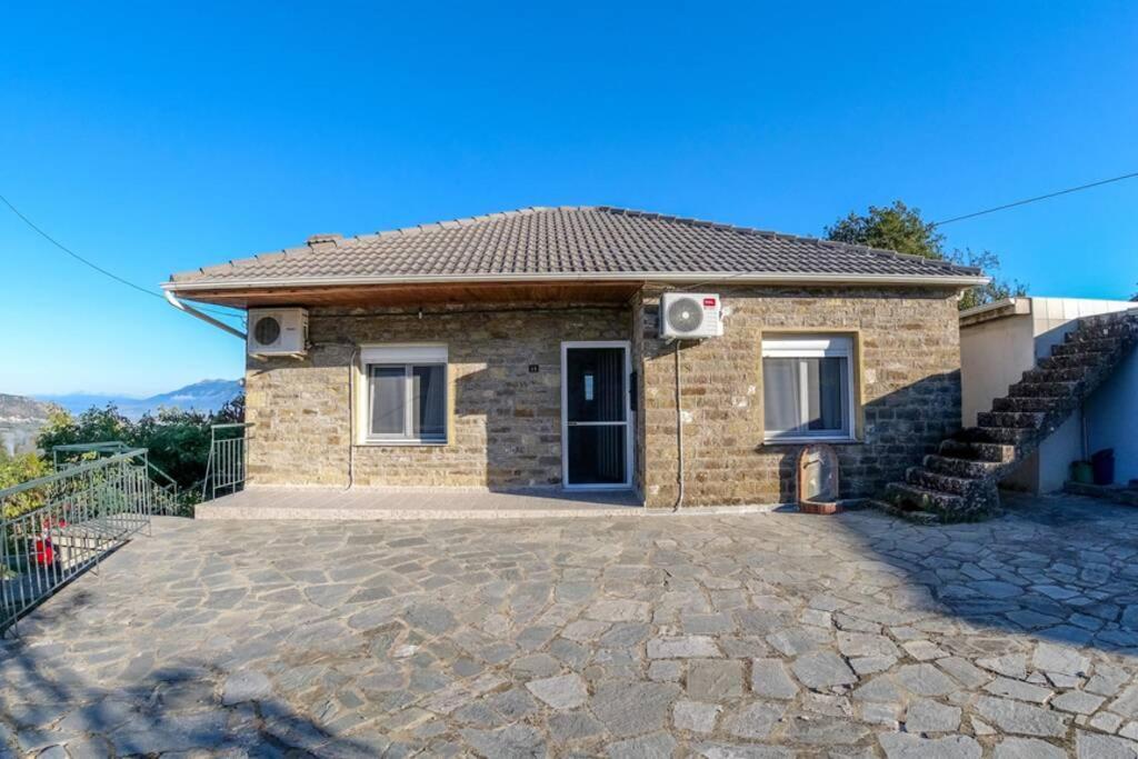 Breathtaking Lake View Cottage With A Fireplace Next To Ioannina City! Ngoại thất bức ảnh