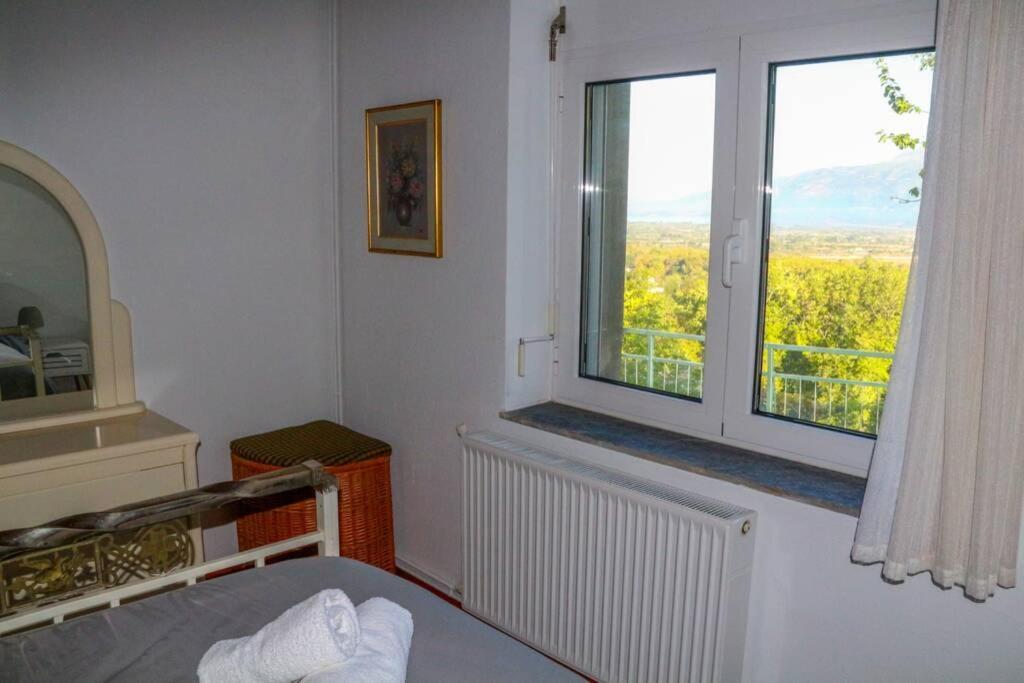Breathtaking Lake View Cottage With A Fireplace Next To Ioannina City! Ngoại thất bức ảnh